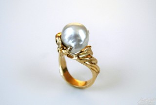 14k Gold Baroque Pearl Ring